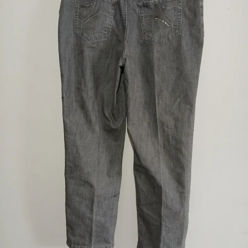 Gloria Vanderbilt Ladies Amanda Gray Jeans. Size 14 Short - Picture 6 of 12